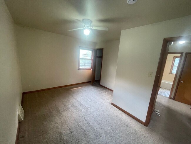 Building Photo - 5902-5904-5904 N 37th St
