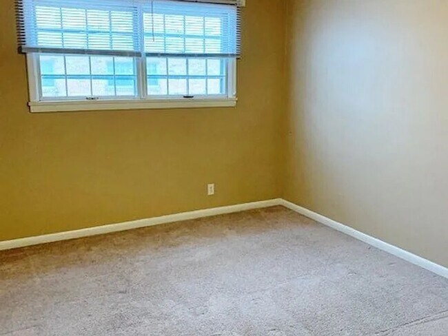 Foto del edificio - 105 S Elder Ln