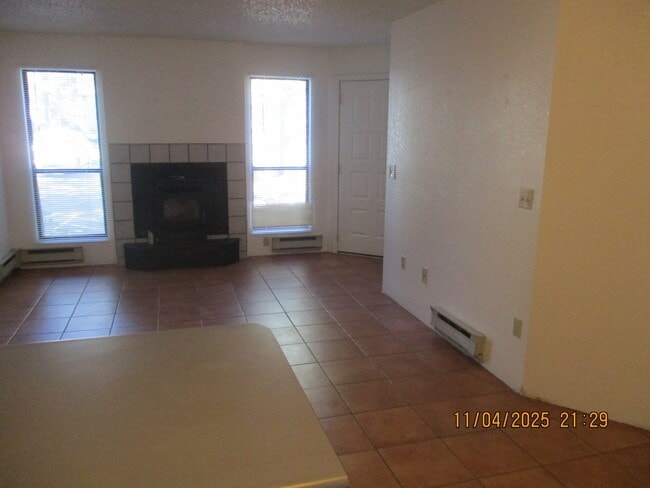 Building Photo - 2700 S White Mountain Rd