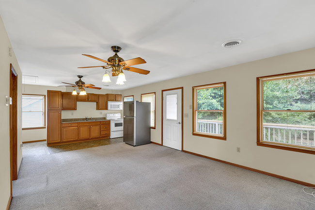 Building Photo - 1049 Yoder Dr