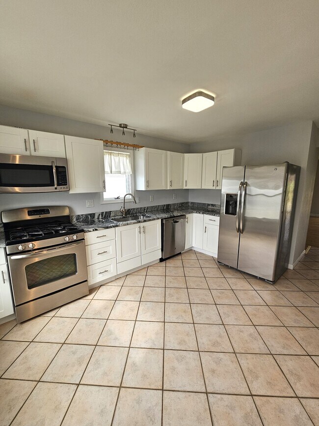 Building Photo - 33 Cooks Ct