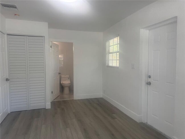 Building Photo - 1657 SW 44th Ave