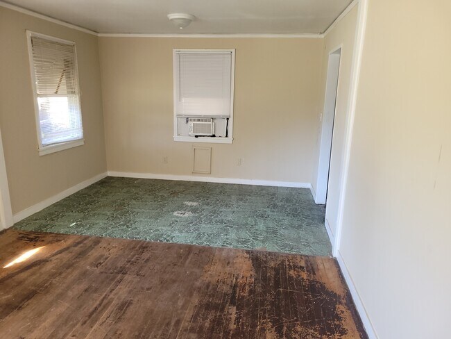 Foto del edificio - 2425 Ruby Dr