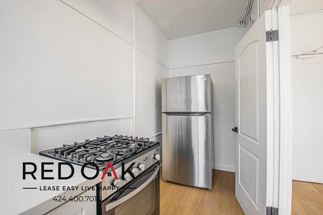 Foto del edificio - 719 Heliotrope Dr