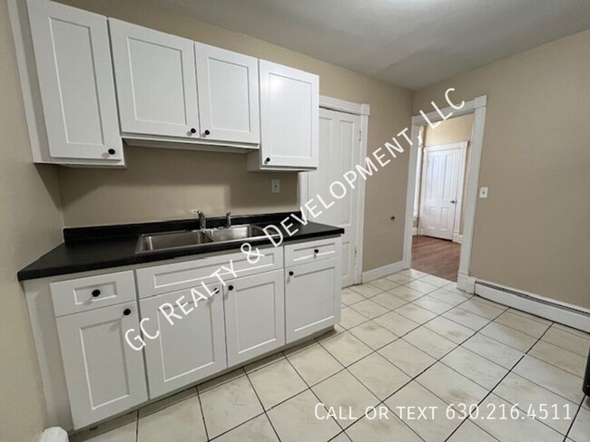 Foto del edificio - ***ELGIN 1 BDRM - 1 BTH / APPL INCLUDED / ...