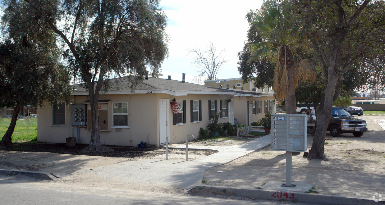 Primary Photo - 2043 Adams St