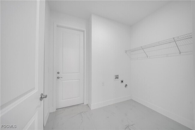 Foto del edificio - 708 Poinsettia Ave