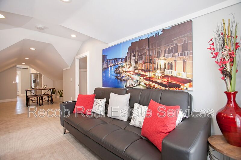 Foto principal - 2984 E St