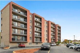 Building Photo - 292 Salem St