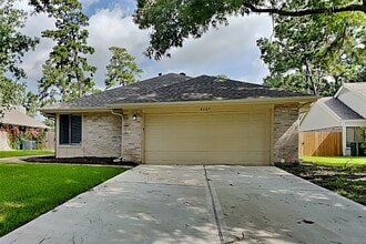 Building Photo - 8607 Pines Pl Dr