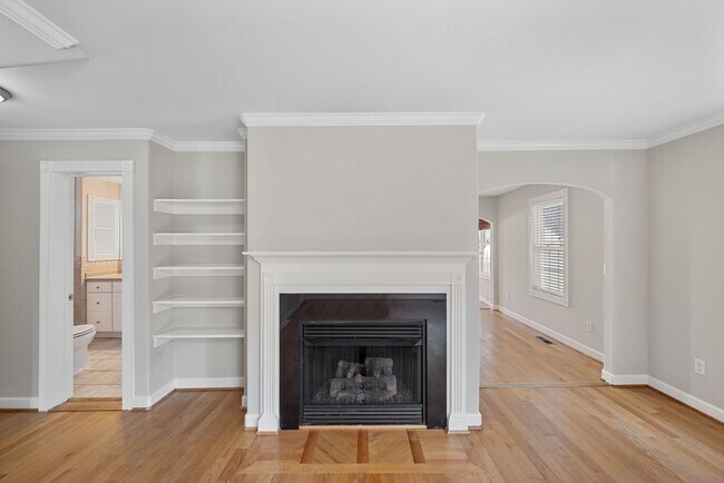 Foto del edificio - MOVE-IN READY! Quiet Neighborhood near Sho...