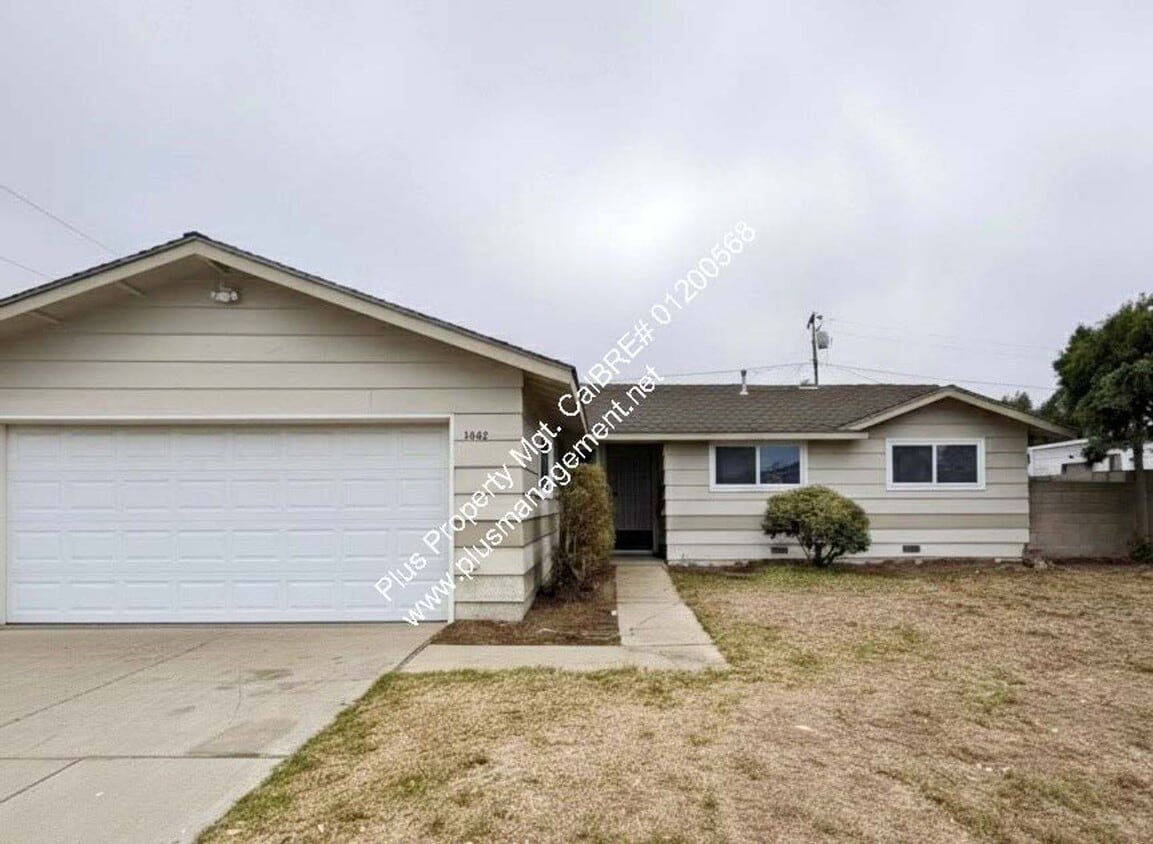 Primary Photo - Single Story Home in Tanglewood with Easy ...