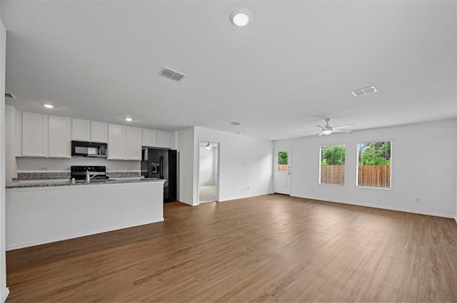 Building Photo - 5720 Cherry Holw Wy