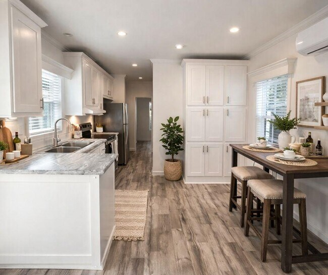 Foto del edificio - 2166 E Camp N Comfort Ln