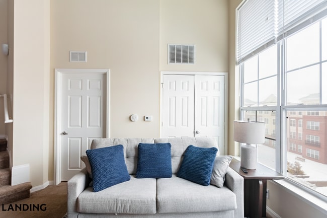 Building Photo - 400 Blake St