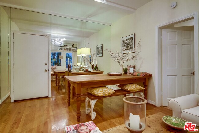Foto del edificio - 340 N Oakhurst Dr