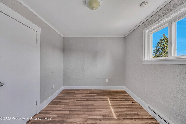 Building Photo - 958 Ridge Ave