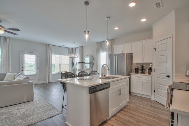 Foto del edificio - Lakeside Residences