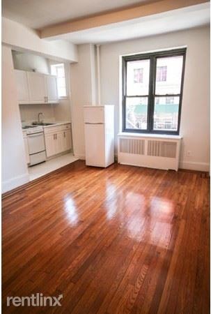 Building Photo - 208 W 23rd St