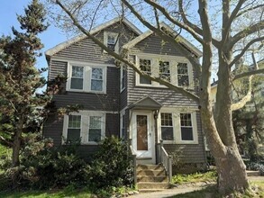 Building Photo - 28 Maple St