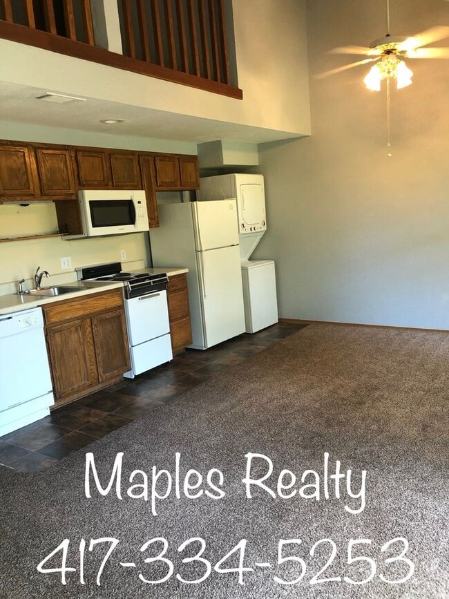 Building Photo - 2 bed, 2 bath PENTHOUSE loft condo at Fall...