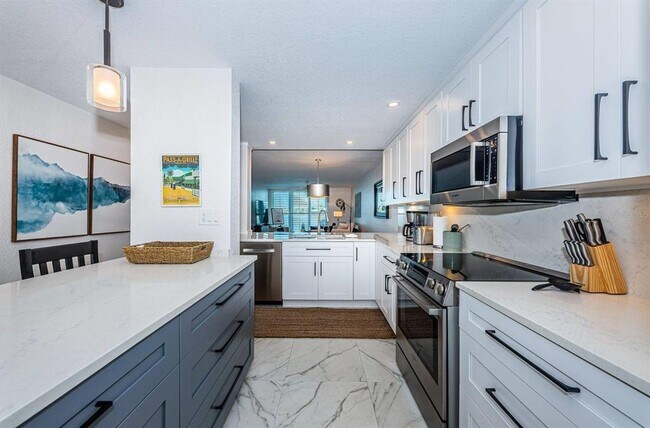 Foto del edificio - 6083 Bahia Del Mar Cir N