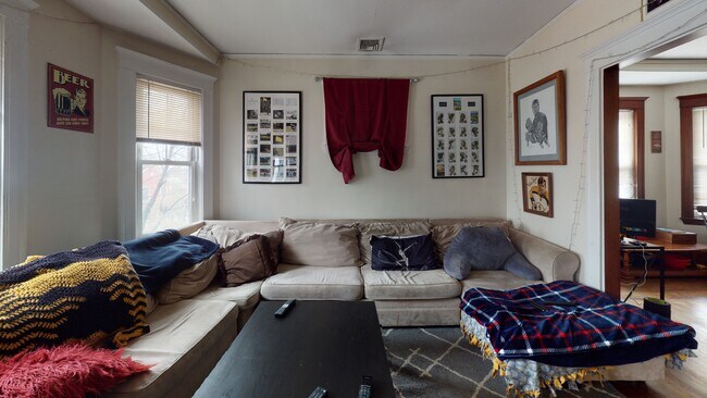 Foto del edificio - 35 Brooksdale Rd