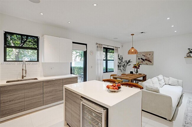 Foto del edificio - 650 NE 193rd Terrace