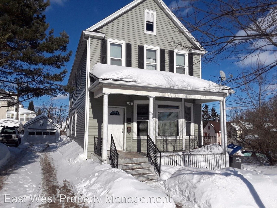 Foto principal - 618 N 7th Ave E