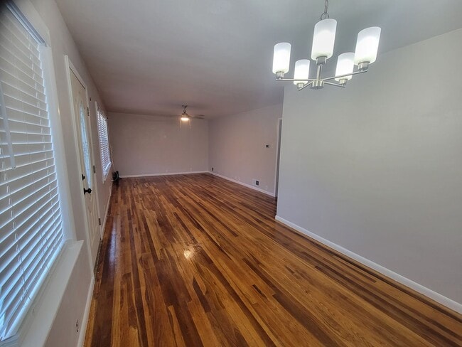 Building Photo - Amazing Newly Remodeled 3+/2BA Ranch & Garage