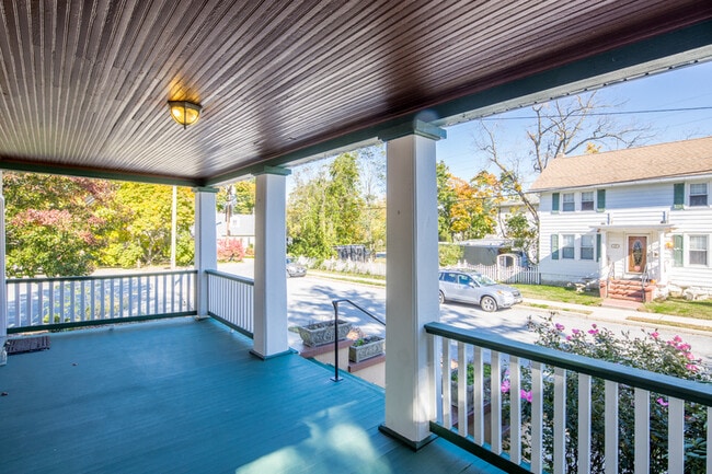 Building Photo - 18 Walnut Ave