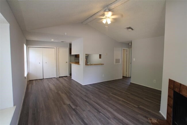 Foto del edificio - 5422 Farley Dr