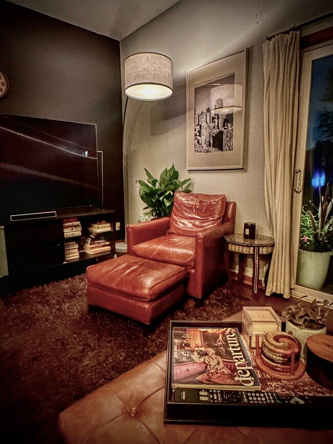 Foto del edificio - 7317 W Franklin Ave