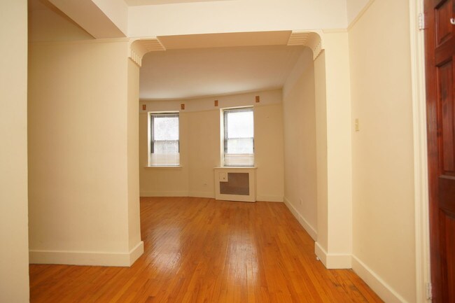 Foto del edificio - 529 E 235th St