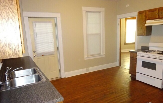 Building Photo - 4 bedroom house in Davenport