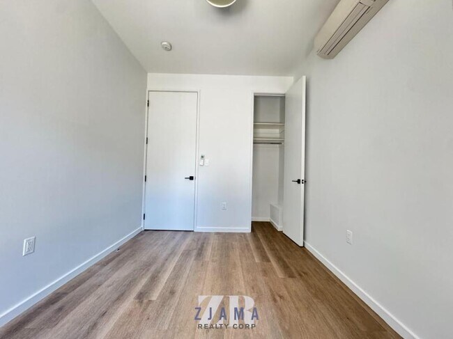 Foto del edificio - 3 bedroom in BROOKLYN NY 11210
