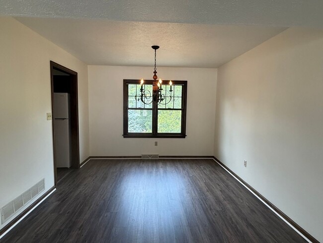 Building Photo - 153 Spruce Valley Dr