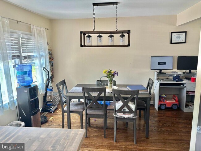 Foto del edificio - 6010 Madeline Dr