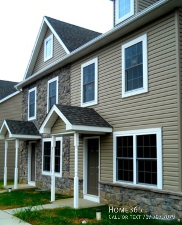 Primary Photo - Three Bedroom Townhome! L-S School District!