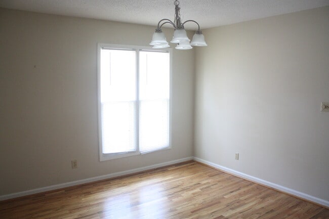 Building Photo - 4004 Inwood Dr