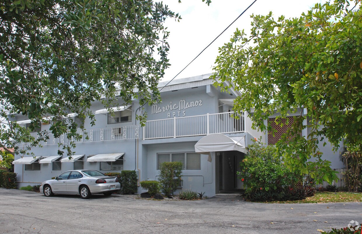 Building Photo - Marvic Manor