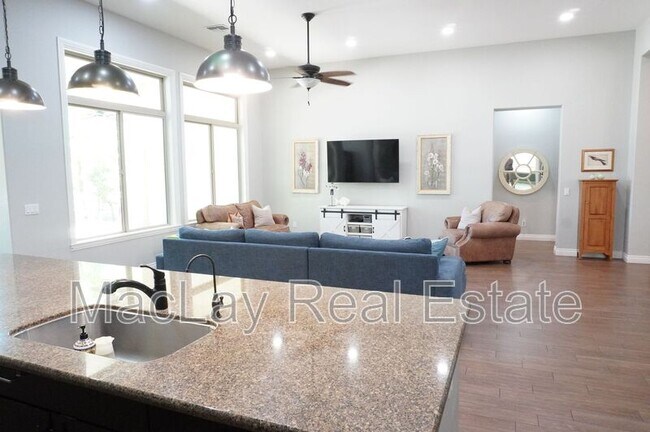 Foto del edificio - 2910 E Wildhorse Dr