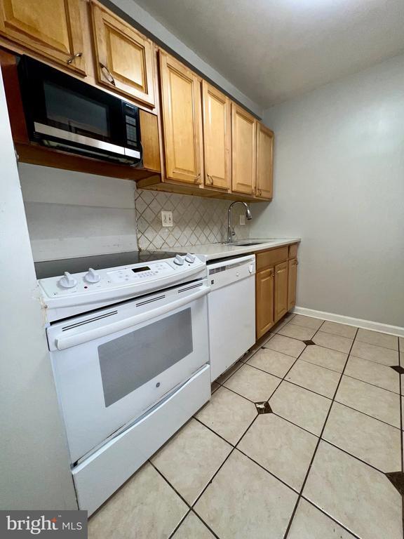 422 Girard St Unit T2, Gaithersburg, MD 20877 - Room for Rent in ...