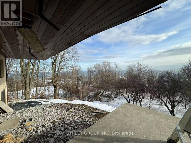 Building Photo - 11 Redland Crescent W