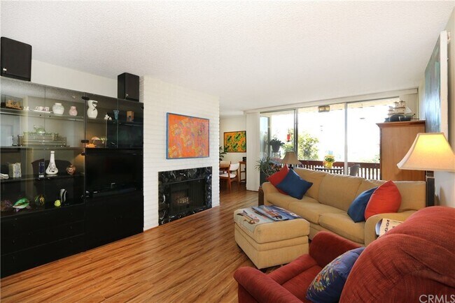 Building Photo - 5875 Doverwood Dr