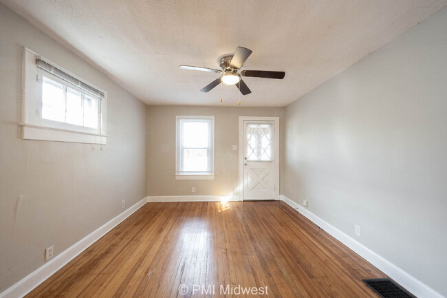 Foto del edificio - "Charming 2-Bedroom Retreat in Heart of In...