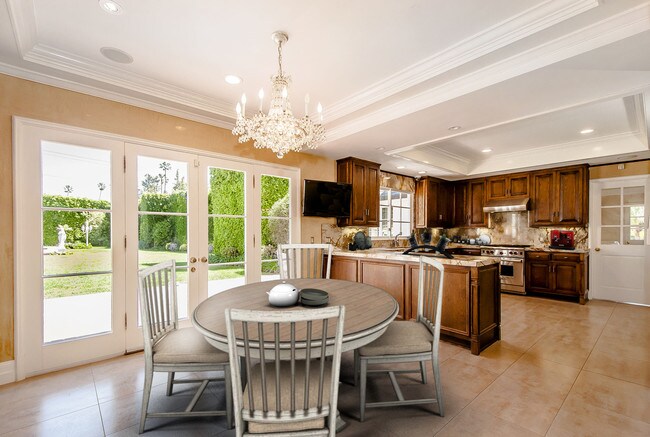 Building Photo - 804 N Rodeo Dr