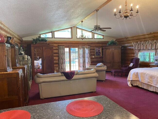 Foto del edificio - ONE ROOM | 1 BATH | LOG COUNTRY COTTAGE IN THE HILLS