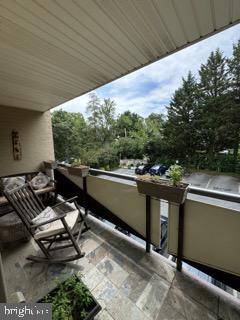 Building Photo - 4720 Chevy Chase Dr