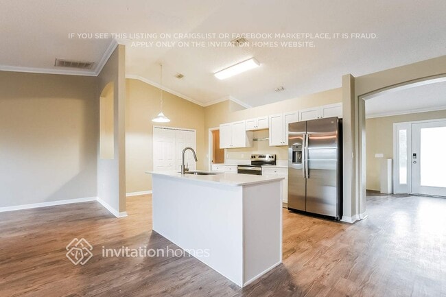 Building Photo - 702 4th Ave N